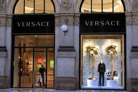 versace posizioni aperte